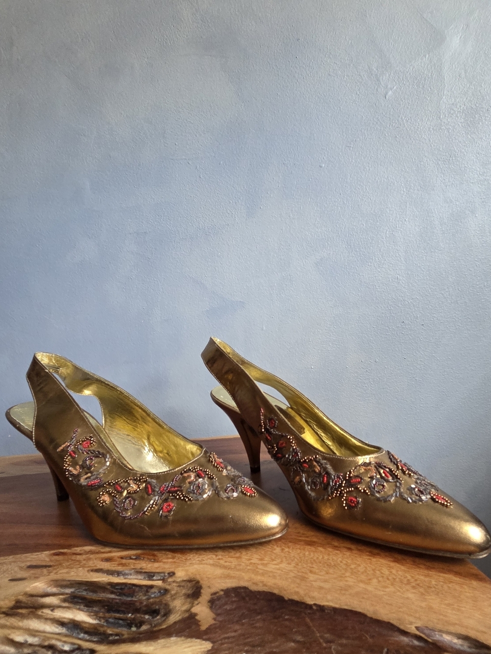 RENE CAOVILLA  BEADING, GOLD LEATHER SLING BACK VINTAGE SHOES, SIZE IT 37.5